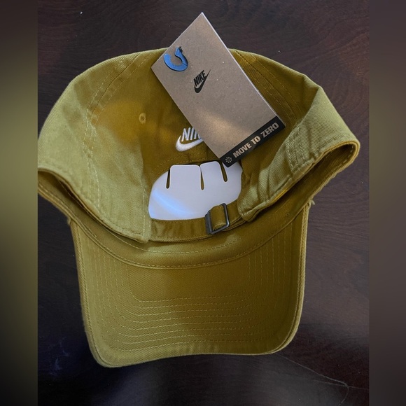 Nike Unisex Gold Just Do It Embroidered Hat - Picture 3 of 3